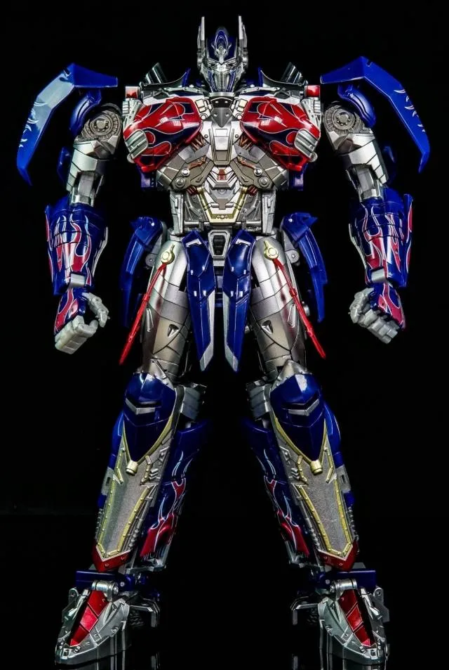 Unique Toys UT R-02 Challenger Action Figure
