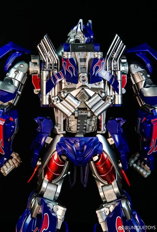 Unique Toys UT R-02 Challenger Action Figure