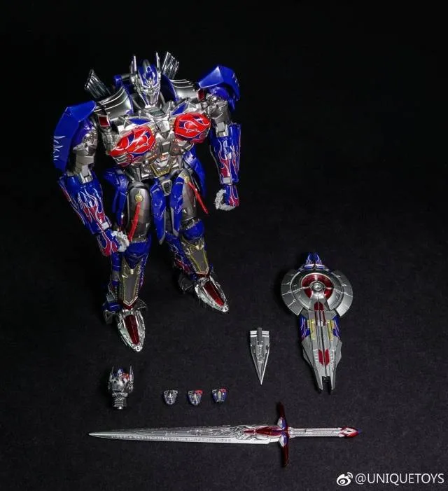 Unique Toys UT R-02 Challenger Action Figure