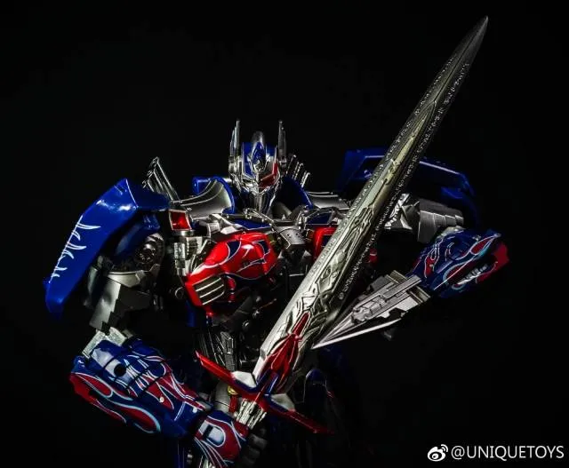 Unique Toys UT R-02 Challenger Action Figure